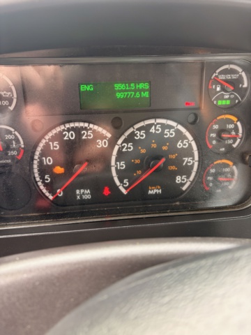 2015 Freightline Flatbed M2 106 Vin 496413